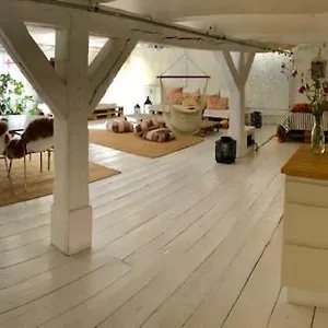  Apartment A Charming And Beautiful Oasis In The Heart Of